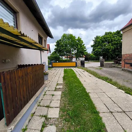 Isabel Mit Pool Und Garten Naehe Quedlinburg Dom wakacyjny